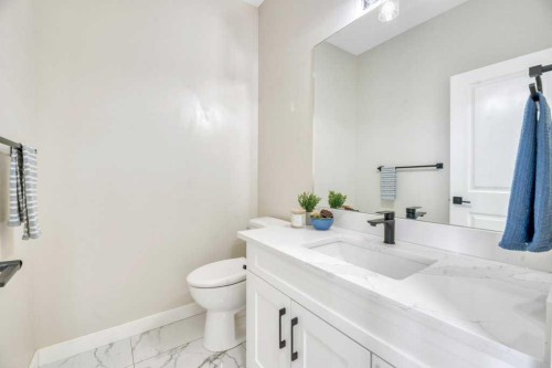 828 Edgefield Street, Strathmore, AB - Indoor Photo Showing Bathroom