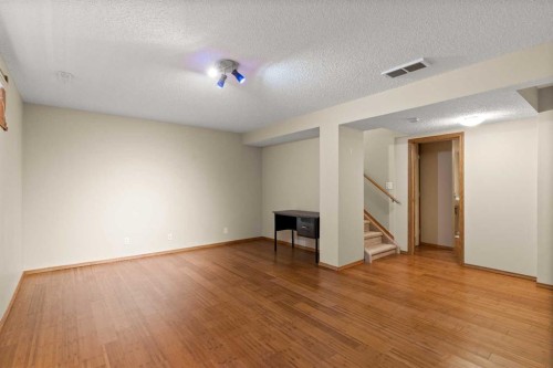 202 Coral Cove Ne, Calgary, AB - Indoor