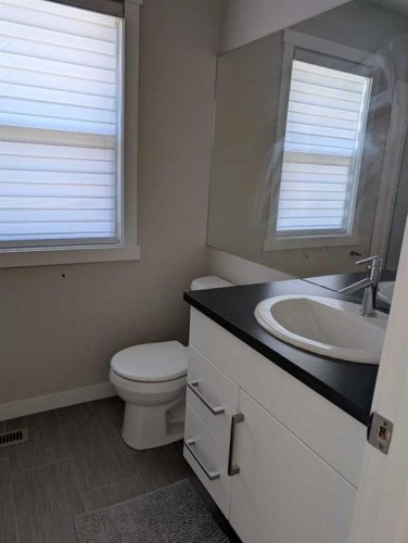 290 Fireside Drive, Cochrane, AB - Indoor Photo Showing Bathroom