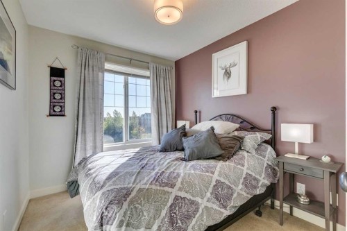 44 Everridge Common Sw, Calgary, AB - Indoor Photo Showing Bedroom