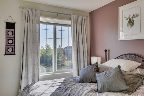 44 Everridge Common Sw, Calgary, AB - Indoor Photo Showing Bedroom