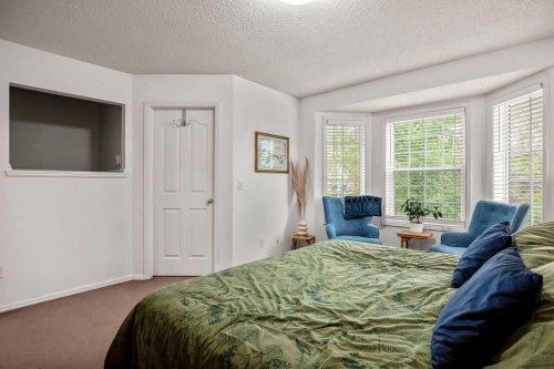1926/1928 32 Street Sw, Calgary, AB - Indoor Photo Showing Bedroom