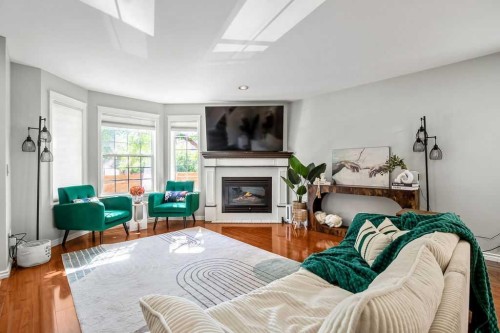 1926/1928 32 Street Sw, Calgary, AB - Indoor With Fireplace