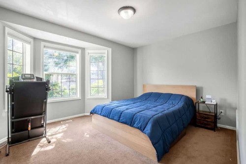 1926/1928 32 Street Sw, Calgary, AB - Indoor Photo Showing Bedroom