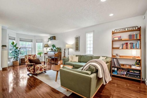 1926/1928 32 Street Sw, Calgary, AB - Indoor Photo Showing Living Room
