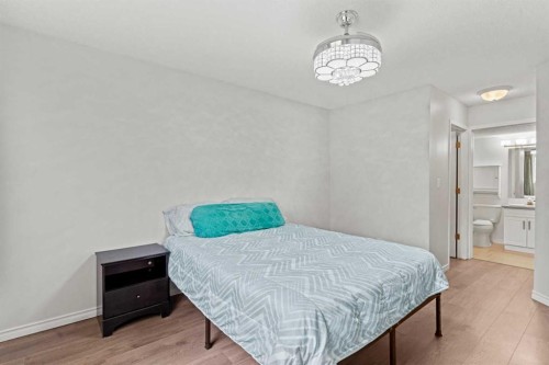 111-20 Sierra Morena Mews Sw, Calgary, AB - Indoor Photo Showing Bedroom