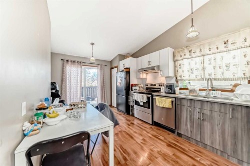 179 Hawkwood Boulevard Nw, Calgary, AB - Indoor Photo Showing Kitchen