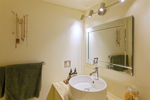 305-225 25 Avenue Sw, Calgary, AB - Indoor Photo Showing Bathroom