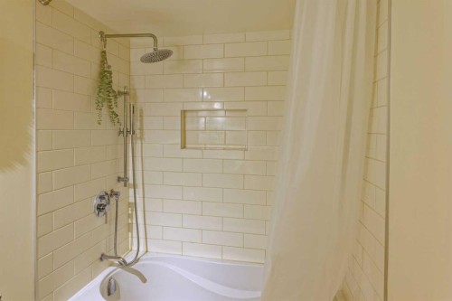 305-225 25 Avenue Sw, Calgary, AB - Indoor Photo Showing Bathroom