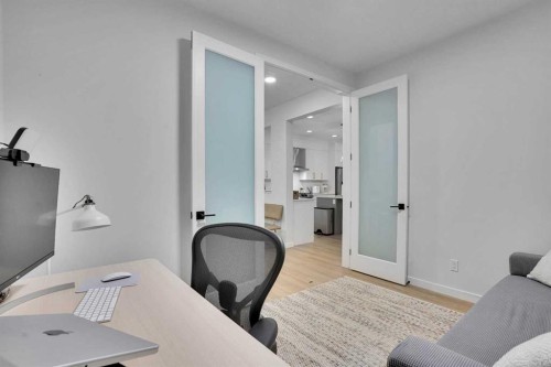 88 Magnolia Crescent Se, Calgary, AB - Indoor Photo Showing Other Room