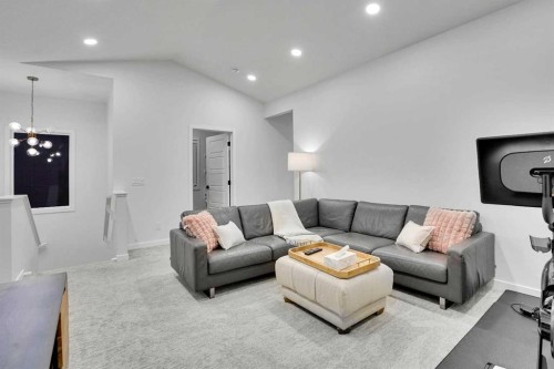 88 Magnolia Crescent Se, Calgary, AB - Indoor Photo Showing Living Room