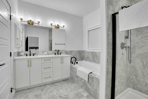 88 Magnolia Crescent Se, Calgary, AB - Indoor Photo Showing Bathroom