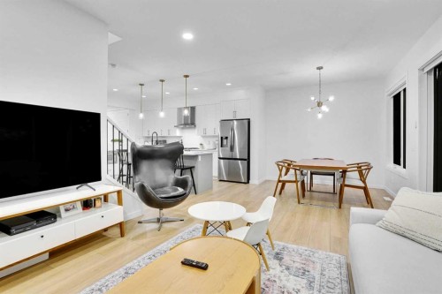 88 Magnolia Crescent Se, Calgary, AB - Indoor Photo Showing Other Room