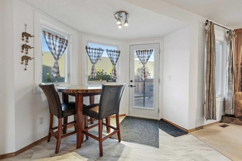 188 Christie Park Hill Sw, Calgary, AB - Indoor Photo Showing Dining Room