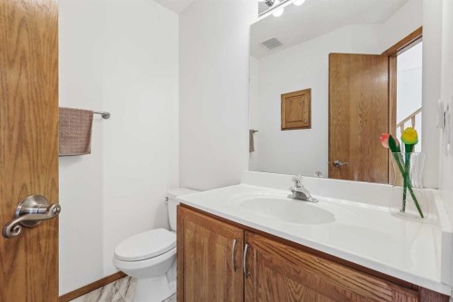 188 Christie Park Hill Sw, Calgary, AB - Indoor Photo Showing Bathroom