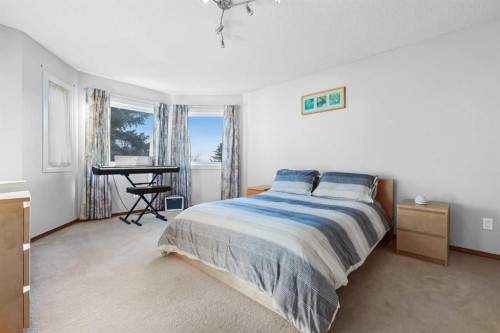 188 Christie Park Hill Sw, Calgary, AB - Indoor Photo Showing Bedroom