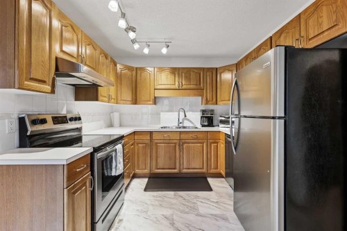 188 Christie Park Hill Sw, Calgary, AB - Indoor Photo Showing Kitchen With Stainless Steel Kitchen With Double Sink