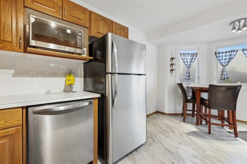 188 Christie Park Hill Sw, Calgary, AB - Indoor Photo Showing Kitchen