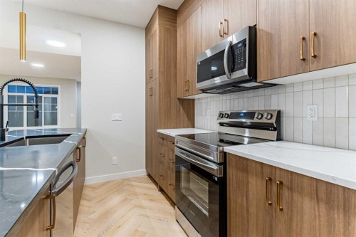 172 Cobblestone Gate Sw, Airdrie, AB - Indoor Photo Showing Kitchen