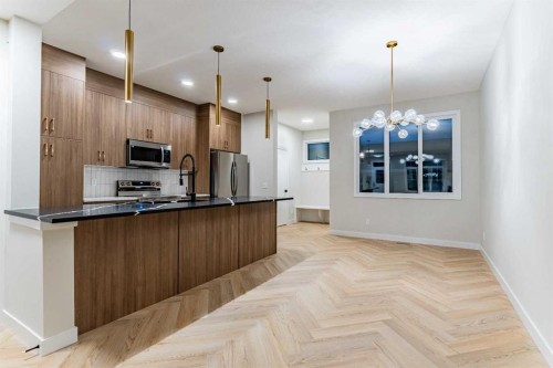 172 Cobblestone Gate Sw, Airdrie, AB - Indoor Photo Showing Kitchen With Upgraded Kitchen