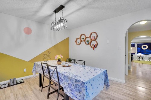 1038 Berkley Drive Nw, Calgary, AB - Indoor Photo Showing Dining Room