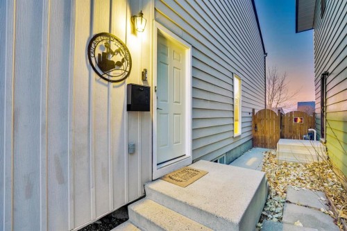 1038 Berkley Drive Nw, Calgary, AB - Outdoor With Exterior