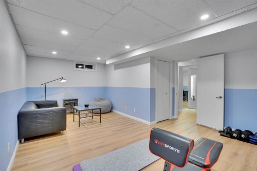 1038 Berkley Drive Nw, Calgary, AB - Indoor