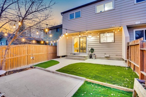 1038 Berkley Drive Nw, Calgary, AB - Outdoor With Exterior