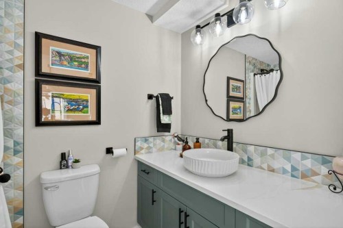 305-141 Mountain Street, Cochrane, AB - Indoor Photo Showing Bathroom