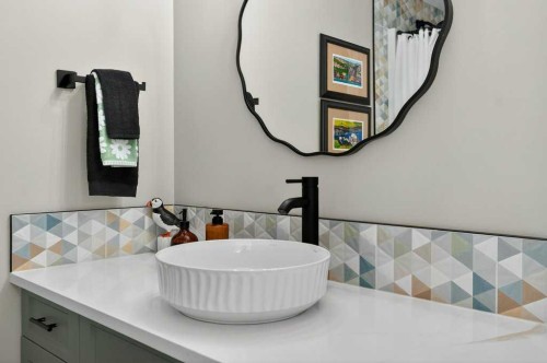 305-141 Mountain Street, Cochrane, AB - Indoor Photo Showing Bathroom