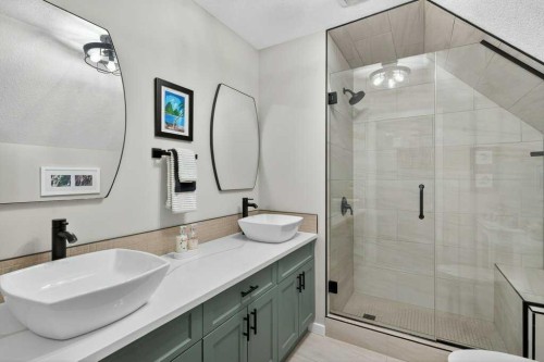 305-141 Mountain Street, Cochrane, AB - Indoor Photo Showing Bathroom