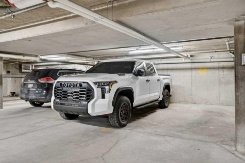 305-141 Mountain Street, Cochrane, AB - Indoor Photo Showing Garage