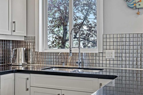 1-5616 14 Avenue Sw, Calgary, AB - Indoor Photo Showing Kitchen