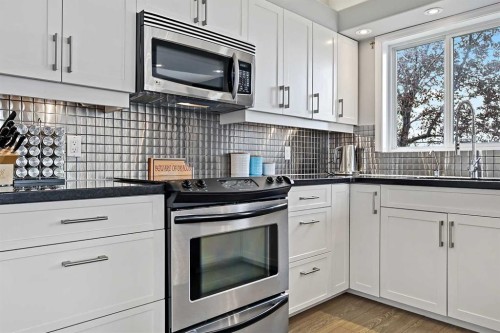 1-5616 14 Avenue Sw, Calgary, AB - Indoor Photo Showing Kitchen With Upgraded Kitchen