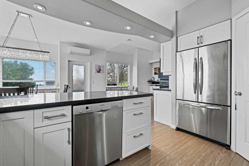 1-5616 14 Avenue Sw, Calgary, AB - Indoor Photo Showing Kitchen With Upgraded Kitchen