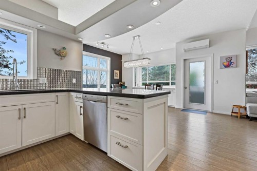 1-5616 14 Avenue Sw, Calgary, AB - Indoor Photo Showing Kitchen With Upgraded Kitchen