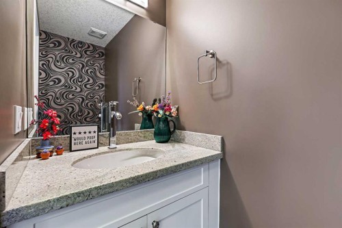 1-5616 14 Avenue Sw, Calgary, AB - Indoor Photo Showing Bathroom