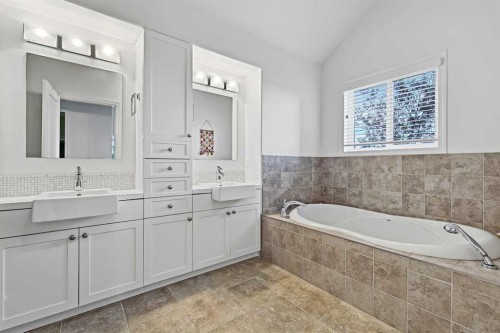 1-5616 14 Avenue Sw, Calgary, AB - Indoor Photo Showing Bathroom