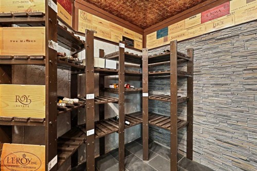 1-5616 14 Avenue Sw, Calgary, AB - Indoor