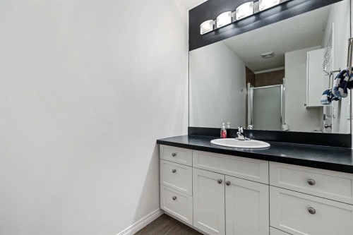 1-5616 14 Avenue Sw, Calgary, AB - Indoor Photo Showing Bathroom