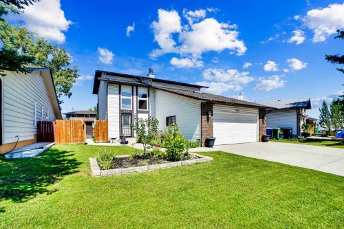 103 Castlebury Way Ne, Calgary, AB - Outdoor