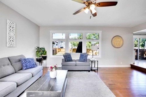 103 Castlebury Way Ne, Calgary, AB - Indoor Photo Showing Living Room