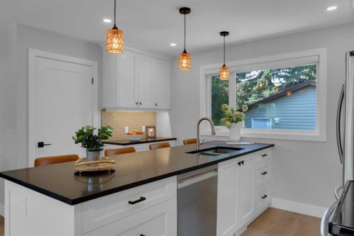 39 Midpark Close Se, Calgary, AB - Indoor Photo Showing Kitchen With Double Sink