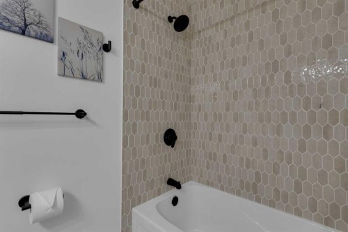 39 Midpark Close Se, Calgary, AB - Indoor Photo Showing Bathroom