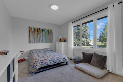39 Midpark Close Se, Calgary, AB - Indoor Photo Showing Bedroom
