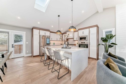 959 Lake Arrow Way Se, Calgary, AB - Indoor