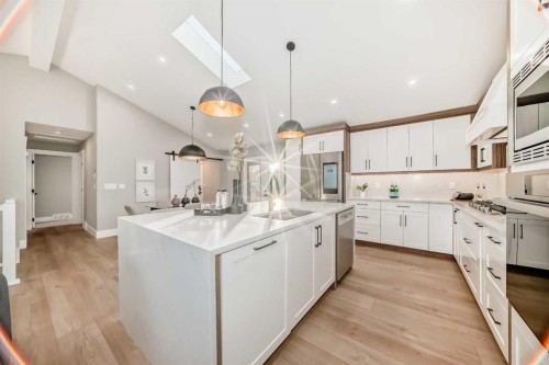 959 Lake Arrow Way Se, Calgary, AB - Indoor Photo Showing Kitchen With Upgraded Kitchen