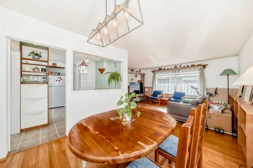 4508 Vandergrift Crescent Nw, Calgary, AB - Indoor Photo Showing Dining Room
