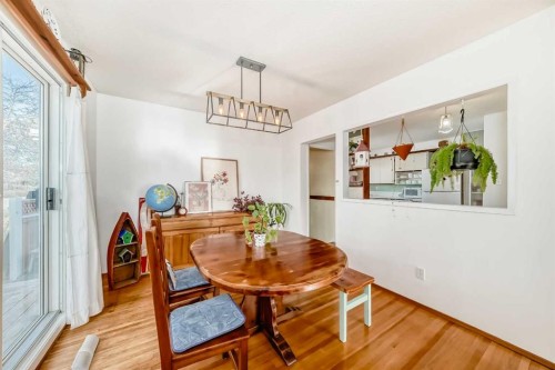 4508 Vandergrift Crescent Nw, Calgary, AB - Indoor Photo Showing Dining Room