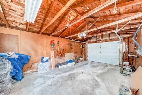 4508 Vandergrift Crescent Nw, Calgary, AB - Indoor Photo Showing Garage